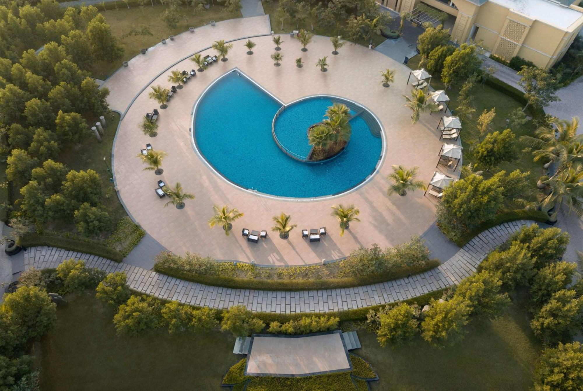 Hawthorn Suites By Wyndham Dwarka Exterior photo